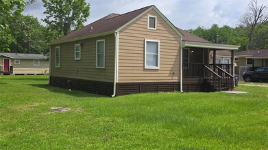 6915 Gerda St in Brookside Village, TX - Building Photo - Building Photo