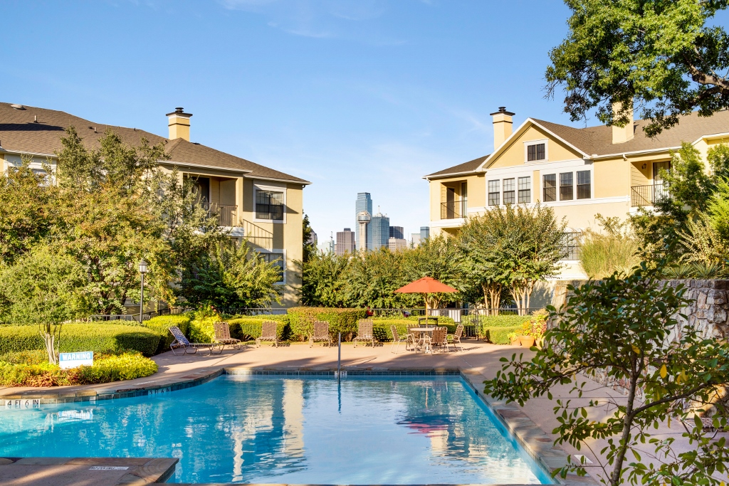 Grand Estates @ Kessler Park in Dallas, TX - Foto de edificio