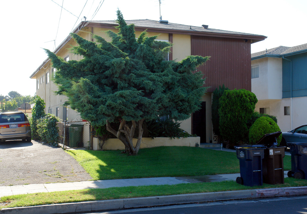 11860 Truro Ave in Hawthorne, CA - Building Photo