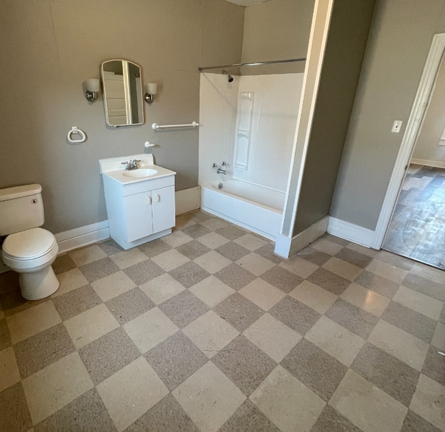 10549 Main St in North Collins, NY - Foto de edificio - Building Photo