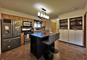 10 Winchester Ct, Unit 1 in Medford, MA - Building Photo