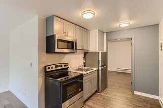 Woodland Walk in Seattle, WA - Building Photo - Interior Photo