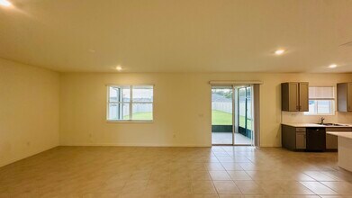 11629 Firespike St in Riverview, FL - Foto de edificio - Building Photo