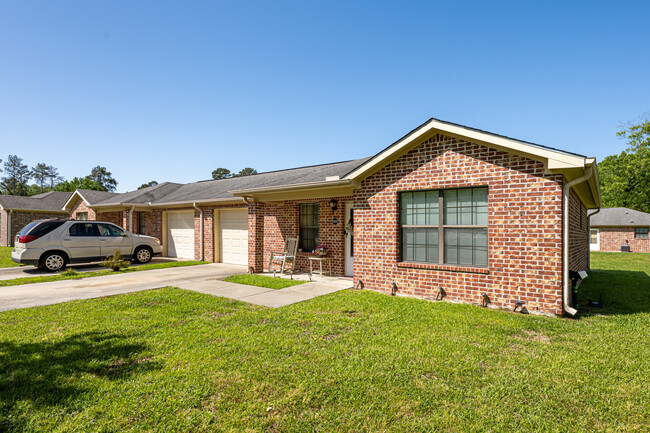 Senior Residences of Central LP in Baton Rouge, LA - Building Photo - Building Photo