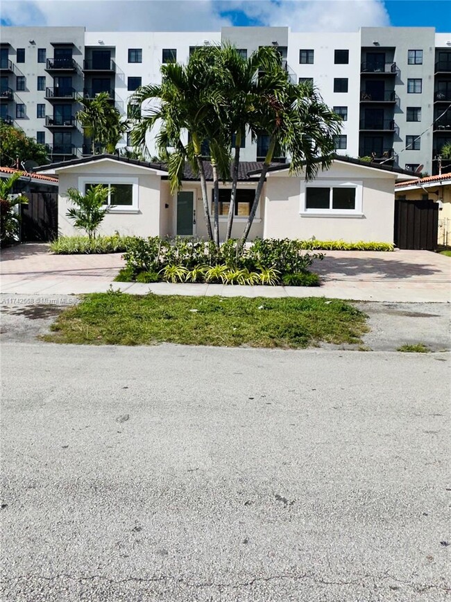 4120 SW 69th Ave in Miami, FL - Building Photo - Building Photo