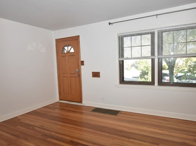 5153 W 64th Pl in Chicago, IL - Building Photo - Building Photo