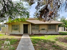 8125 N 33rd Dr in Phoenix, AZ - Building Photo