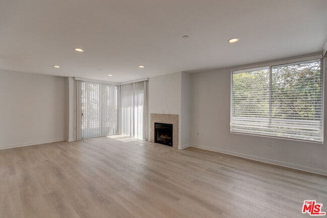 5143 White Oak Ave in Los Angeles, CA - Building Photo - Building Photo