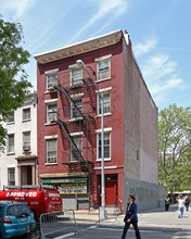 51 MacDougal St in New York, NY - Building Photo - Primary Photo