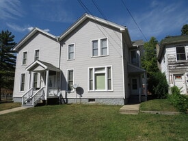 304 E Main St in Ottawa, IL - Building Photo