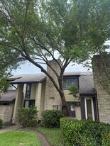 7170 S Dairy Ashford Rd in Houston, TX - Building Photo