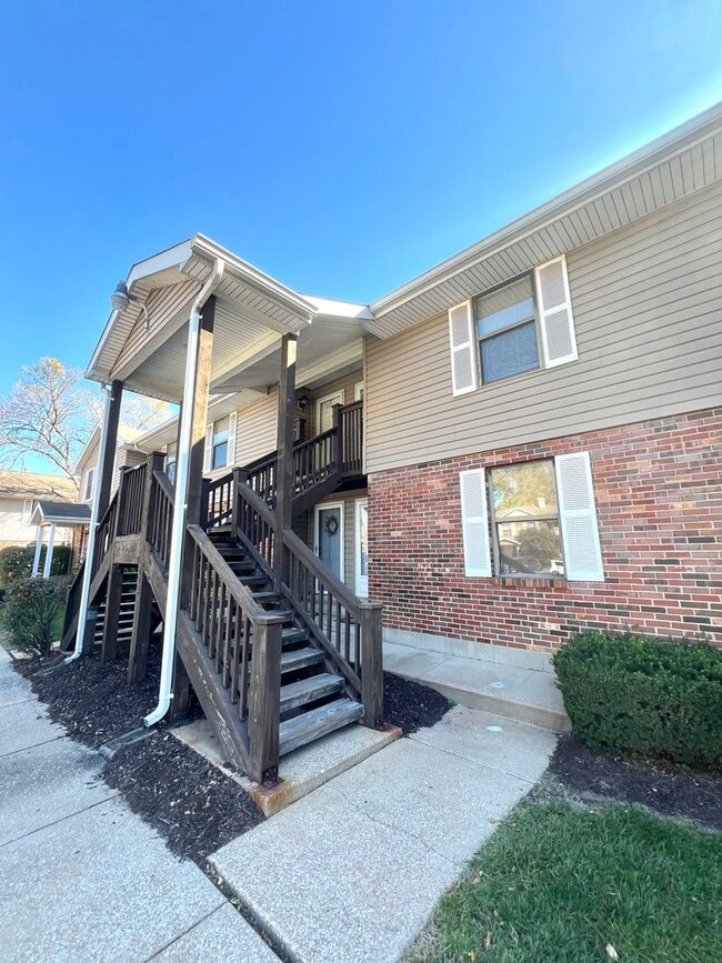 2228 New Sun Dr in Florissant, MO - Foto de edificio - Building Photo