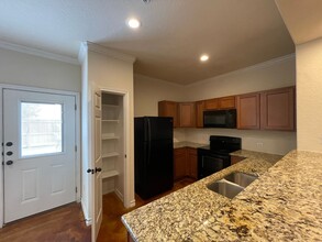 6323 Melanzane Ave in San Antonio, TX - Building Photo - Building Photo