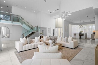 701 N Mashta Dr in Key Biscayne, FL - Building Photo - Building Photo
