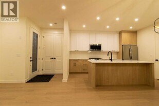 1512-1521 21 Ave NW in Calgary, AB - Building Photo