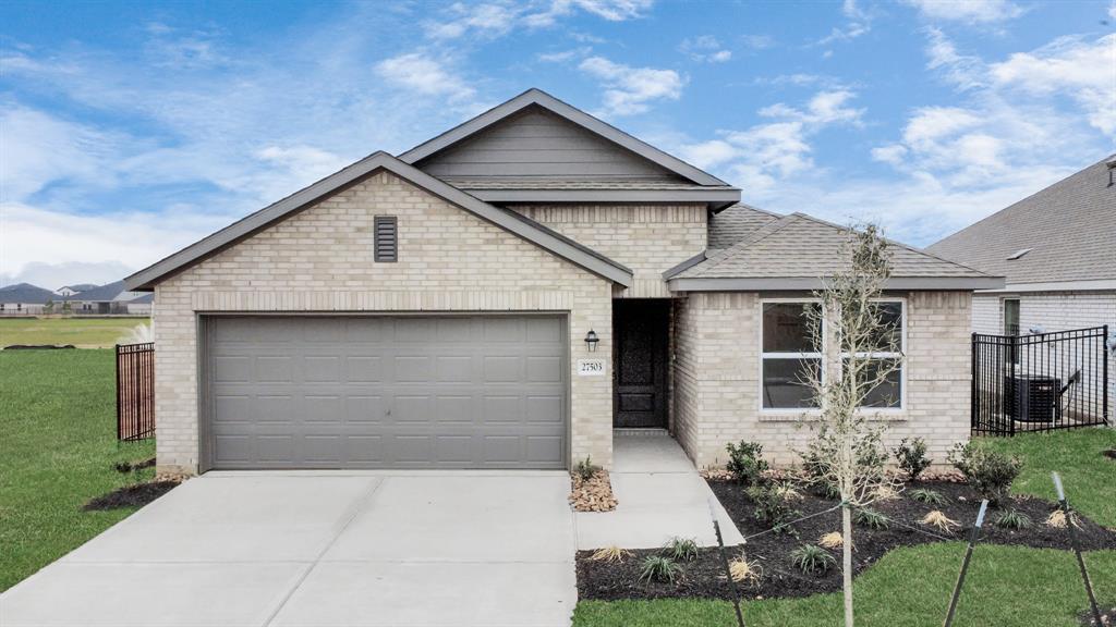 27503 Village Cir Dr in Katy, TX - Building Photo