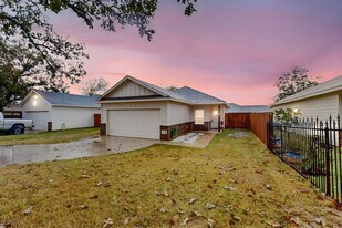 209 S Baugh St in Alvarado, TX - Building Photo