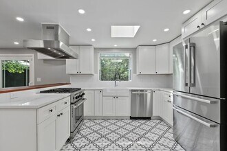 10544 Alton Ave NE in Seattle, WA - Building Photo - Building Photo