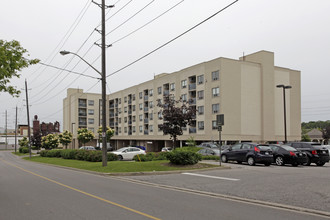 Wellington Gates in Aurora, ON - Building Photo - Building Photo