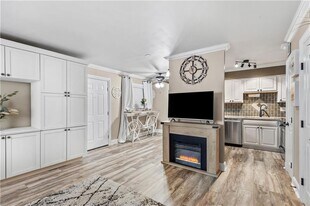 500 Lake Marina Dr, Unit 212 in New Orleans, LA - Building Photo