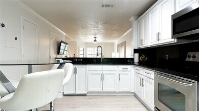 5100 Burchette Rd in Tampa, FL - Building Photo - Building Photo