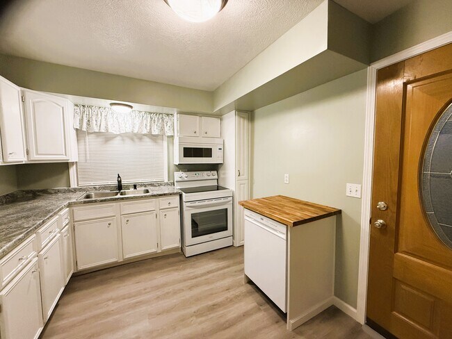 412 Depot St, Unit 1 in Latrobe, PA - Foto de edificio - Building Photo