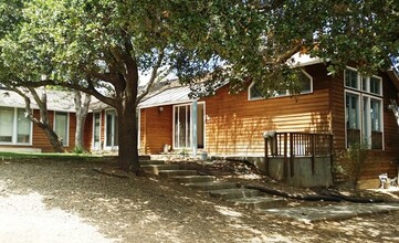 15480 Peach Hill Rd in Saratoga, CA - Building Photo - Building Photo