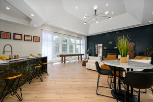 Carriage Place at Lake Chesterfield in Grover, MO - Building Photo