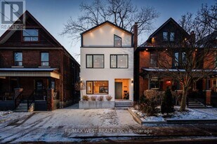 424 Clendenan Ave in Toronto, ON - Building Photo