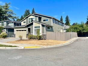 8810 NE 177th St in Bothell, WA - Building Photo - Building Photo