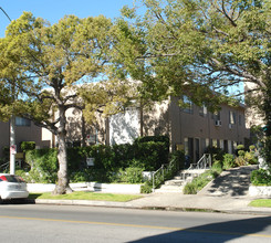 10815 Camarillo St in North Hollywood, CA - Building Photo - Building Photo