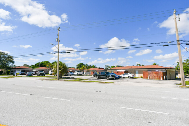 1755 Forest Hill Blvd in West Palm Beach, FL - Building Photo - Building Photo