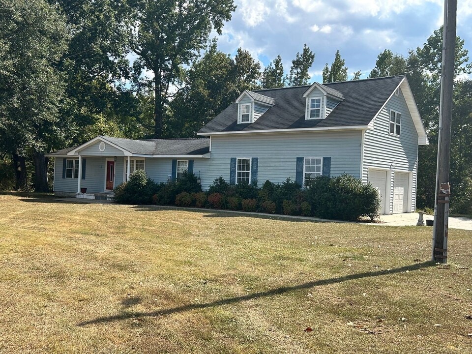 310 Macks Dr in Pembroke, NC - Building Photo