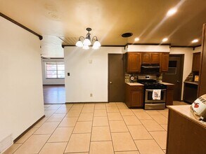 2117-Sw77 SW 77th Pl in Oklahoma City, OK - Building Photo - Building Photo