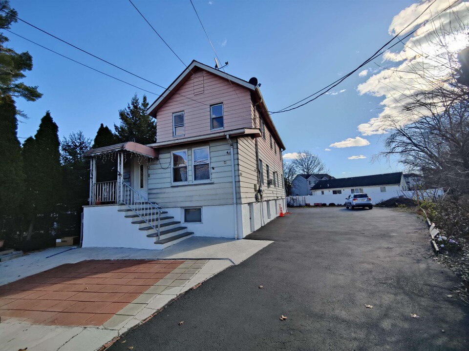 2 Liberty St in Little Ferry, NJ - Building Photo