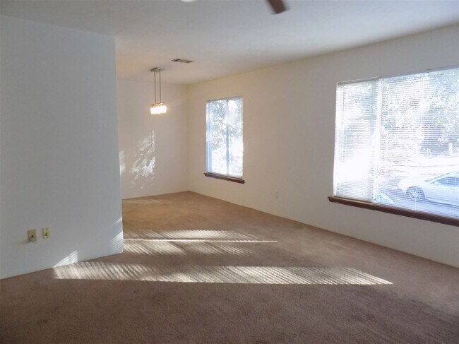 2220 Claremont Ln-Unit -B in Tallahassee, FL - Building Photo - Building Photo