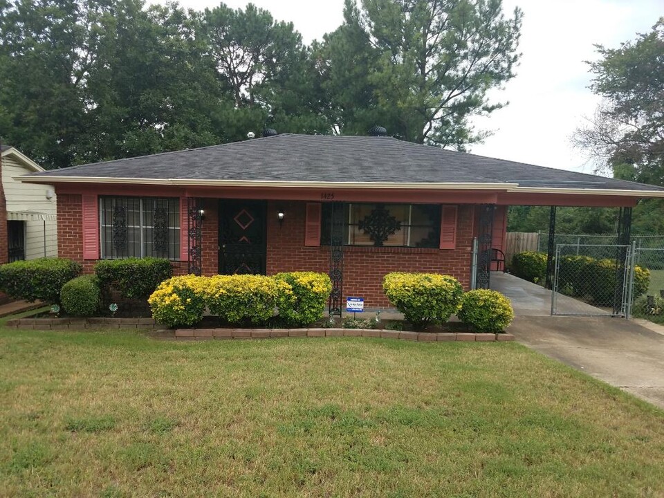 1425 Clementine Rd in Memphis, TN - Building Photo