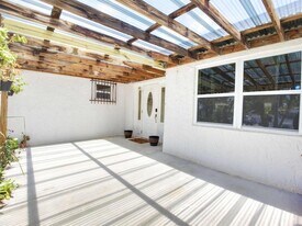 218 S Sequoia Dr in West Palm Beach, FL - Building Photo