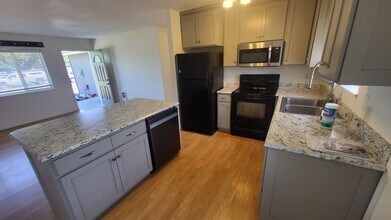 3016 SW Pumice Pl in Redmond, OR - Building Photo - Building Photo