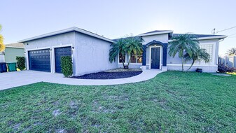 4002 SW Jarmer Rd in Port St. Lucie, FL - Building Photo