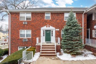 191 N Beverwyck Rd in Parsippany Troy Hills, NJ - Building Photo