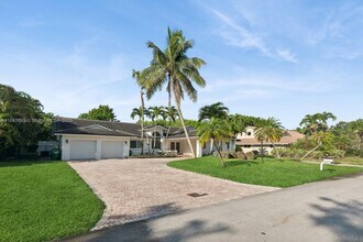 7720 SW 177th St in Palmetto Bay, FL - Building Photo - Building Photo