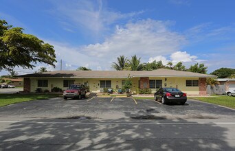 824-832 NE 16th St in Fort Lauderdale, FL - Building Photo - Building Photo