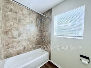 215 Parsons Ln in China Spring, TX - Building Photo - Building Photo
