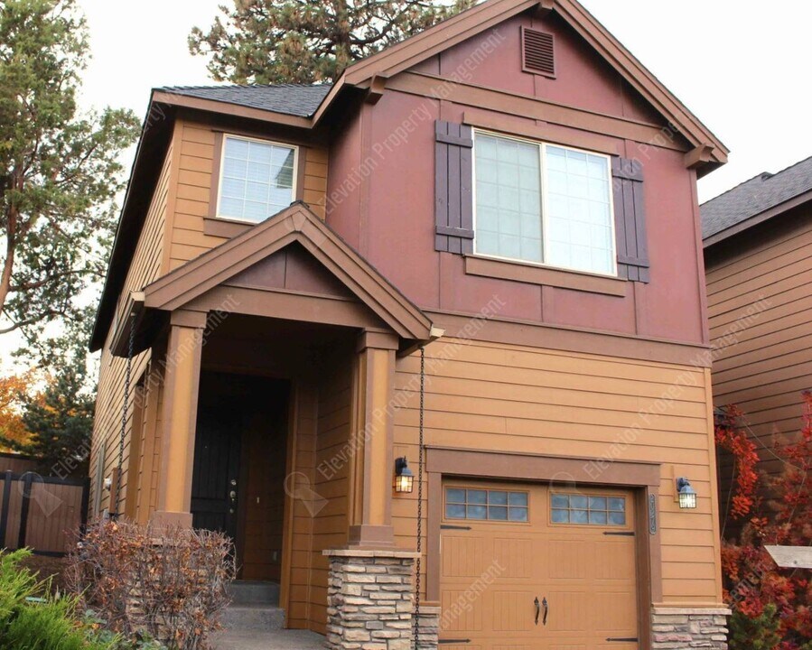 20279 Schaeffer Dr in Bend, OR - Building Photo