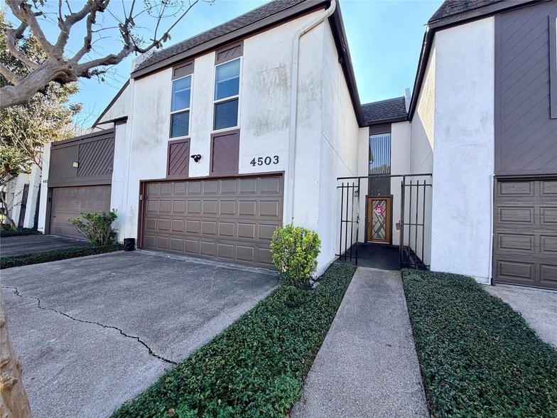 4503 Medinah Pl in Bellaire, TX - Foto de edificio