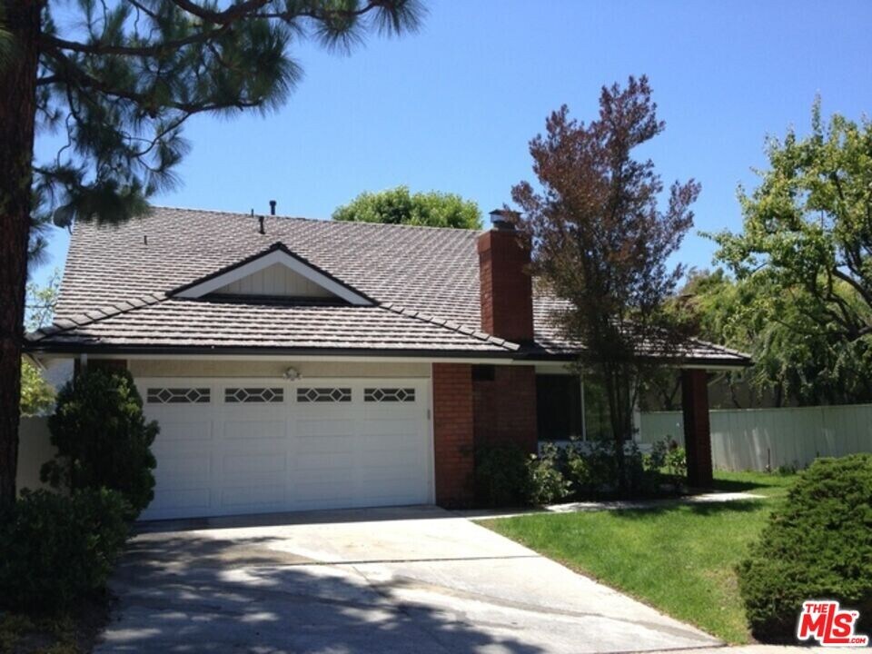 17230 Avenida de la Herradura in Los Angeles, CA - Building Photo