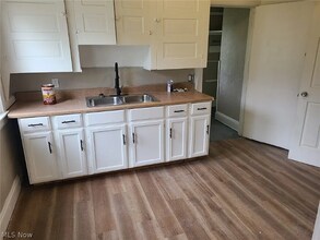 1830 Mannering Rd in Cleveland, OH - Building Photo - Building Photo