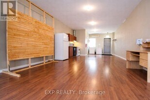 1038 Coxwell Ave in Toronto, ON - Building Photo