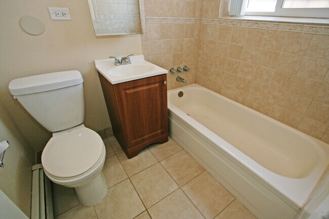 Peoria Gate Apartments in Aurora, CO - Building Photo - Building Photo